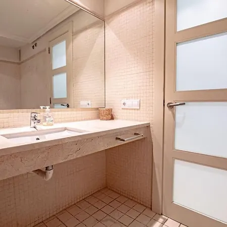 Large Terrace Apt With Pool