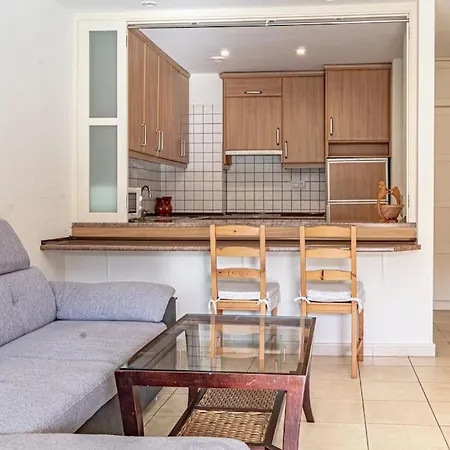 アパート Large Terrace Apt With Pool