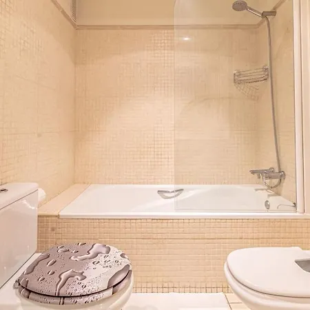 Large Terrace Apt With Pool