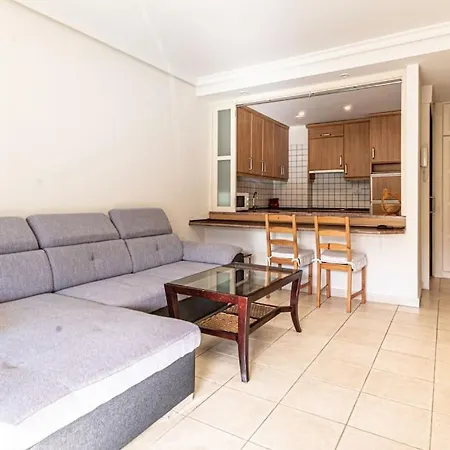 アパート Large Terrace Apt With Pool